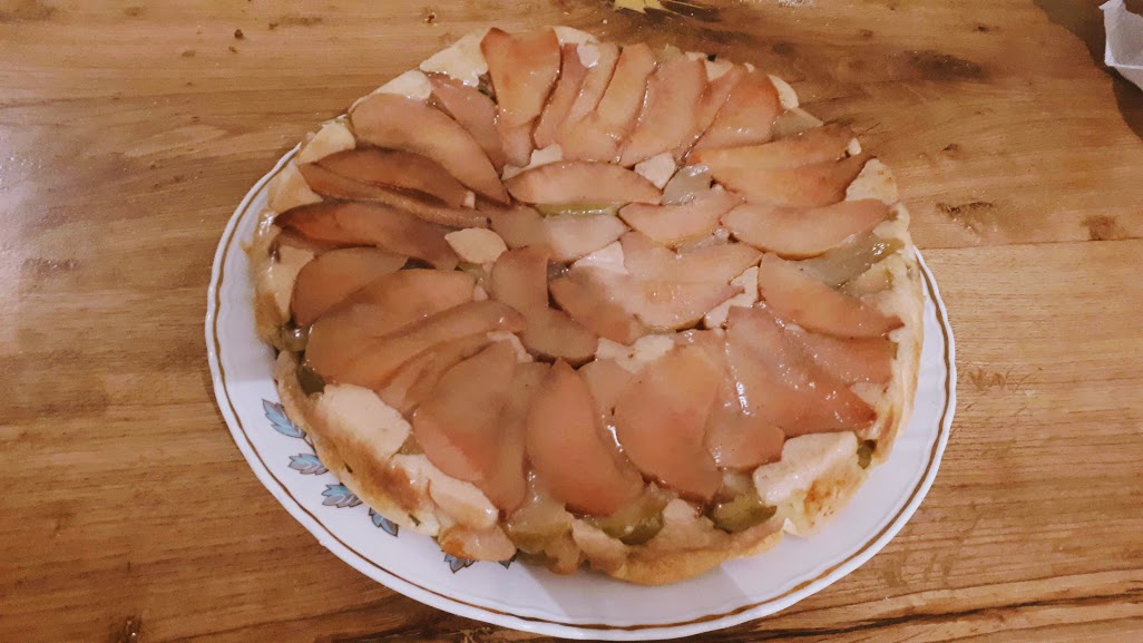 Tort răsturnat cu mere – variantă baby-friendly