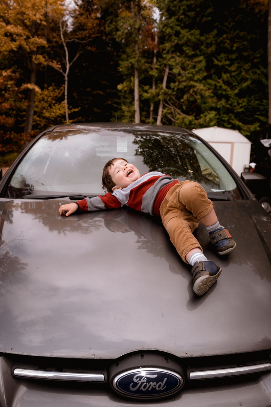 În road trip cu copiii – cum facem față drumurilor lungi cu mașina alături de cei mici