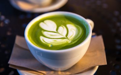 12 variante GE-NI-A-LE de Superfood Lattes cu care poți să înlocuiești cafeaua de dimineață